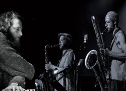 Le String'Blö - Pianotrio trifft auf zwei Saxophonisten